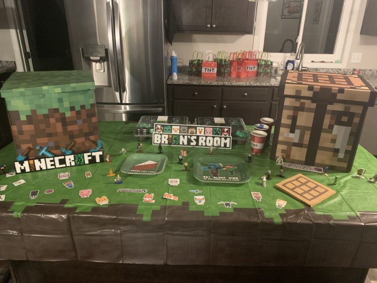 Fun Minecraft Party Ideas plus a Free Scavenger Hunt Printable